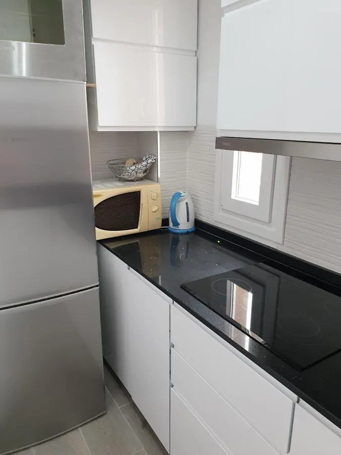شقة فوينخيرولا  في Apartamento Beach First Line 0*,  إسبانيا